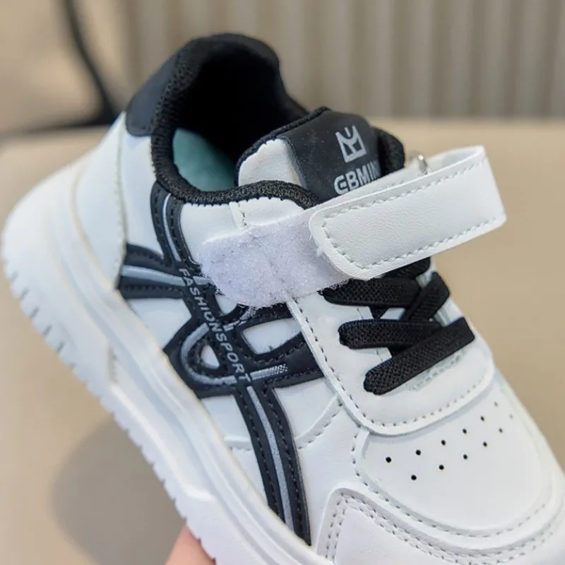 Children's leather surface board shoes 2026 autumn new boys' soft soled non slip sports shoes, girls' fashionable casual shoes