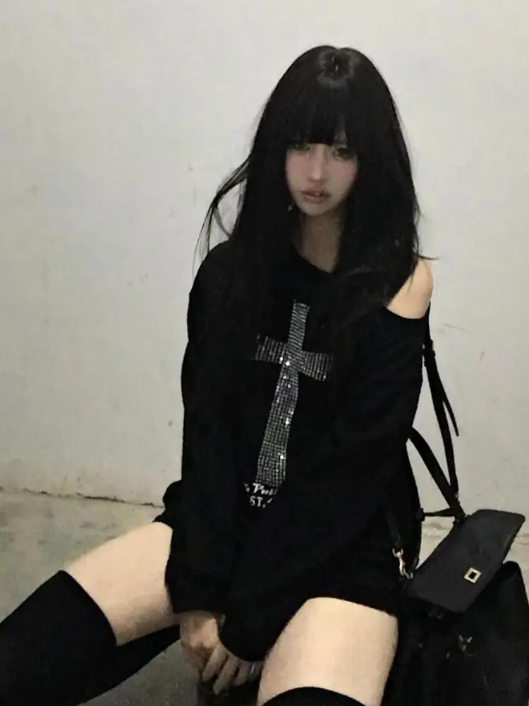 Рисунок 4 - Seeslim толстовки с рисунком на одно плечо и крестом