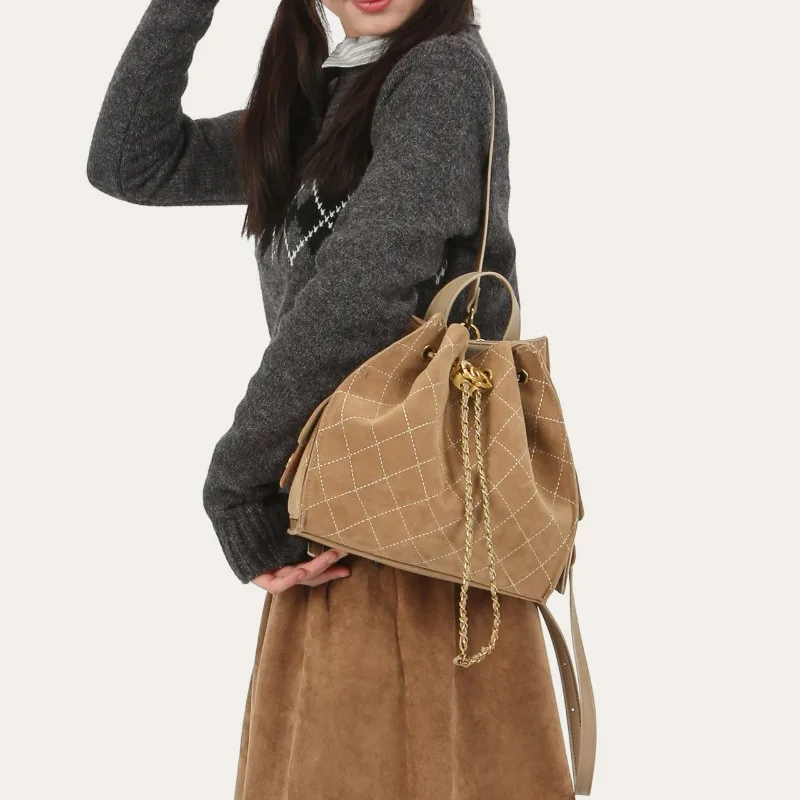 

Замшевая сумка-ведро с ромбовидной цепочкой, новинка 2025, модная трендовая замшевая сумка через плечо для женщин