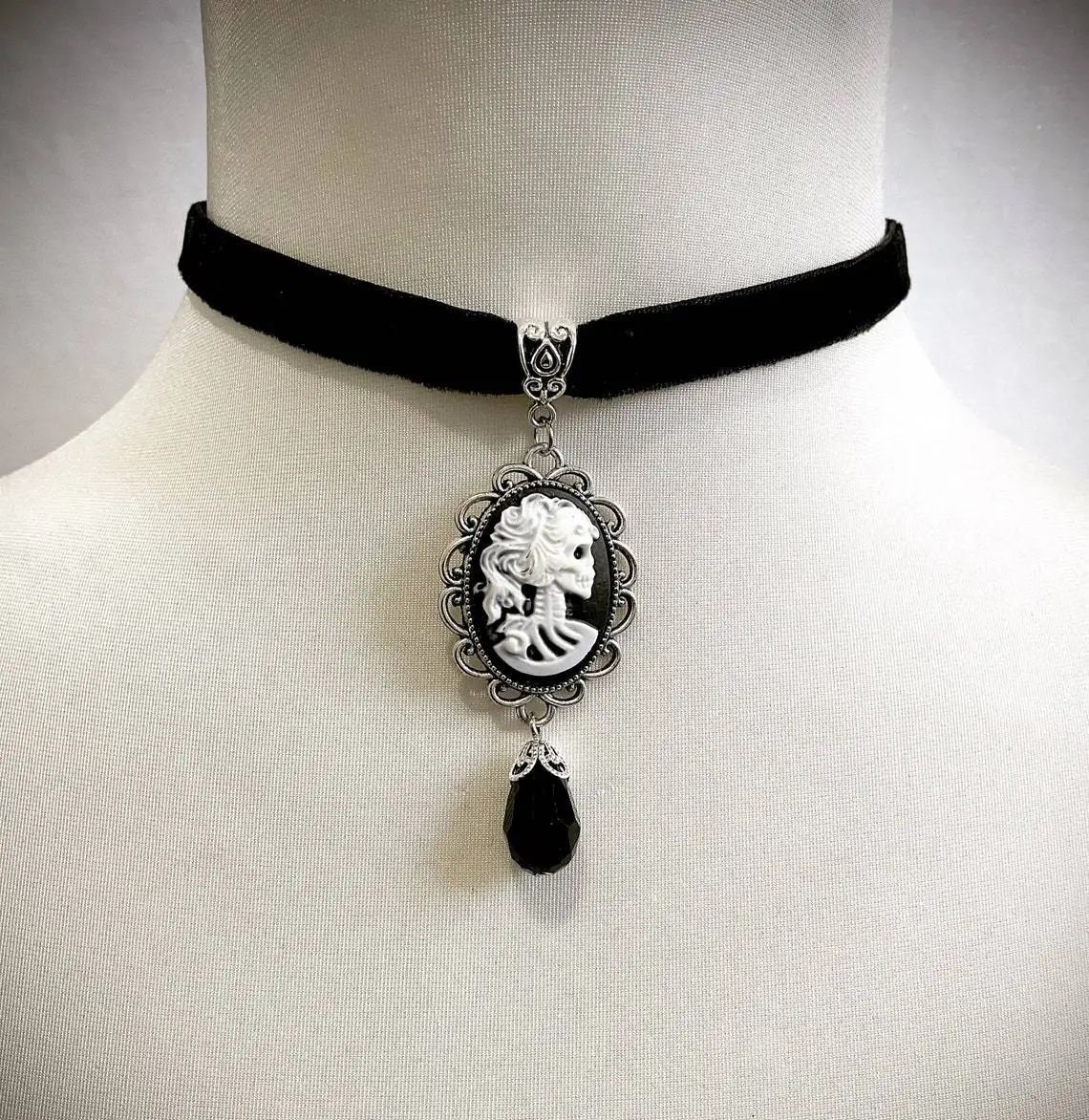 Gothic Skeleton Queen Cameo Choker Women Girls Pagan Witch Jewelry Accessories Black Bead Velvet Vintage Beauty Pendant Necklace