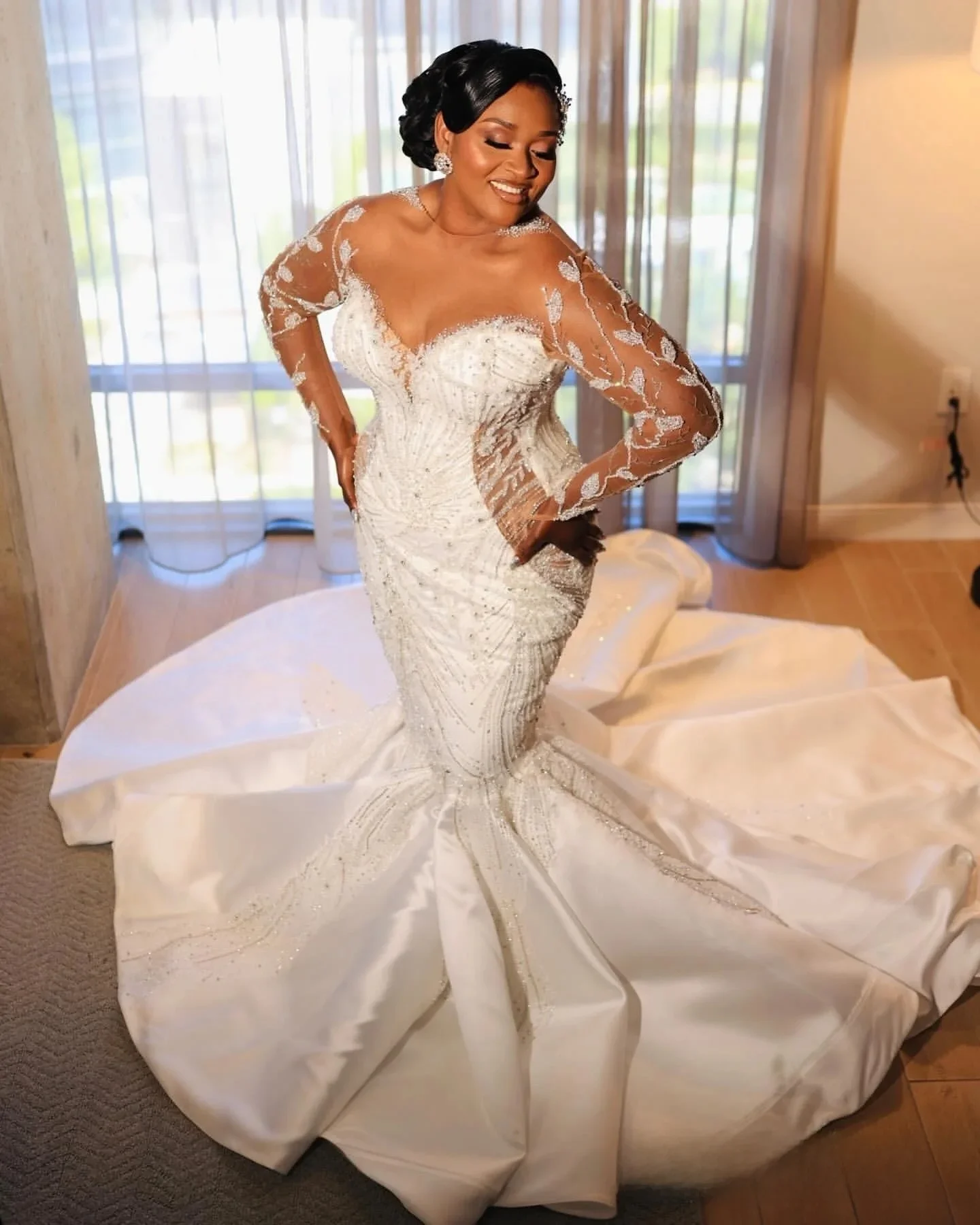 

Customized Sheer Neck Africa illusion Shinny Sequins Beads Wedding Dress Robe De Mariée Sweep Train Long Sleeves Bridal Gown