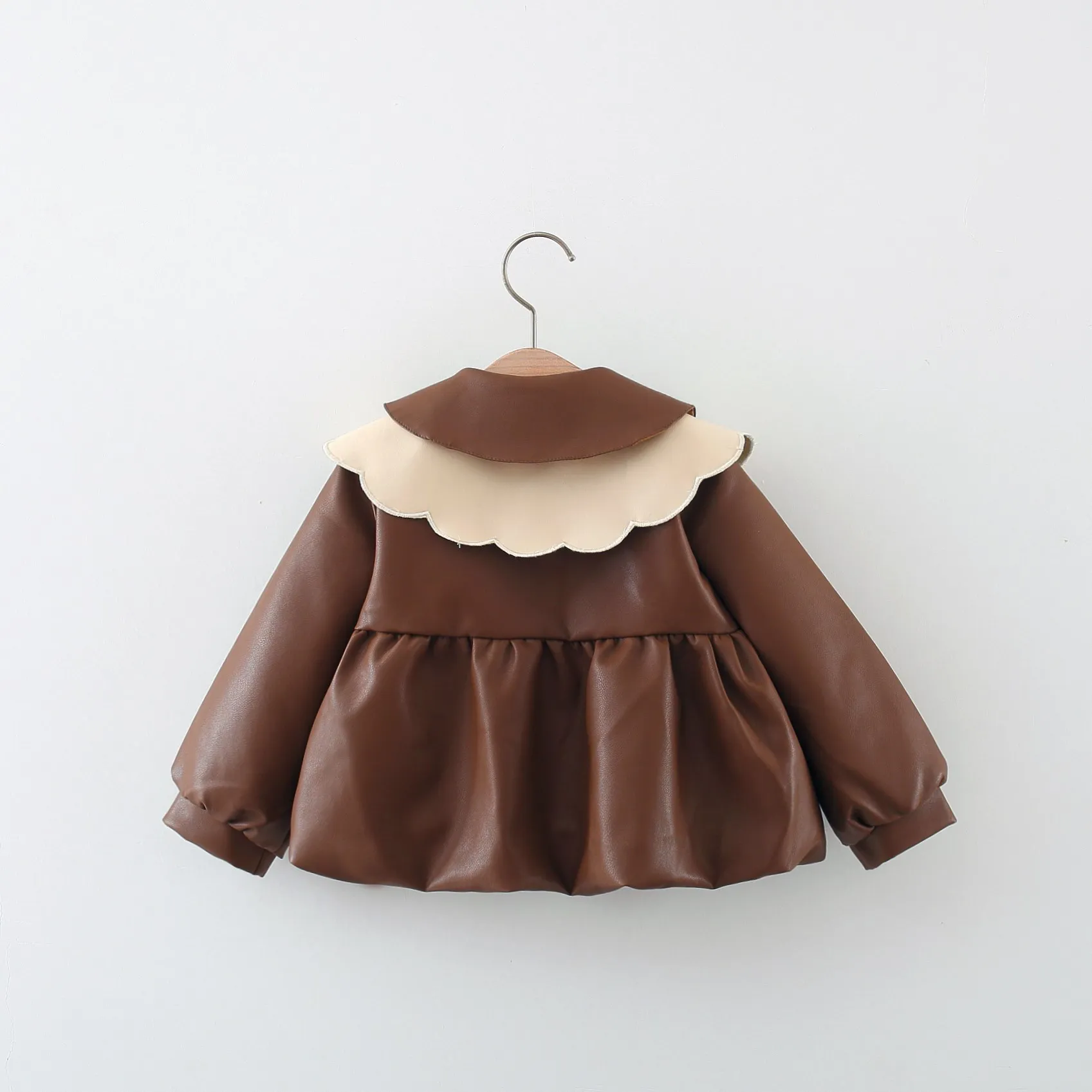 Abrigos de estilo coreano para niña, ropa de bebé de PU, cuello de muñeca con lazo lindo, chaqueta para niños, prendas de vestir exteriores para