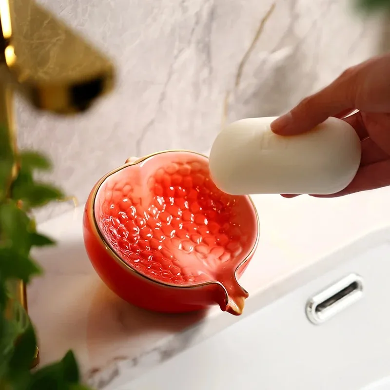 New Creative Ceramic Pomegranate Shape Soap Holder Box Wash Table Drain Soap Dish Toilet Soap Box Home Bathroom Decoration 2024