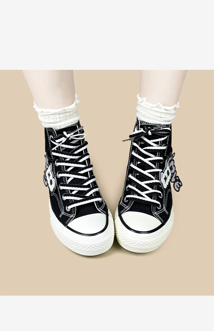 Amy und Michael Damen-Sneaker mit niedlichem Cartoon-Katzen-Charm, hohe Canvas-Schuhe, schwarze Schnür-Sneaker, Y2K Kawaii Mädchen-Freizeitschuhe – Detail 5