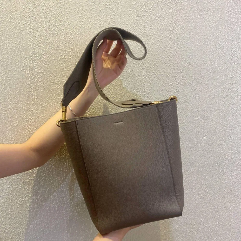 Leather Bucket Bag, Wide Shoulder Strap, Shoulder Messenger Bag Fashion Large Capacity Cowhide Child and Mother Commuter Women