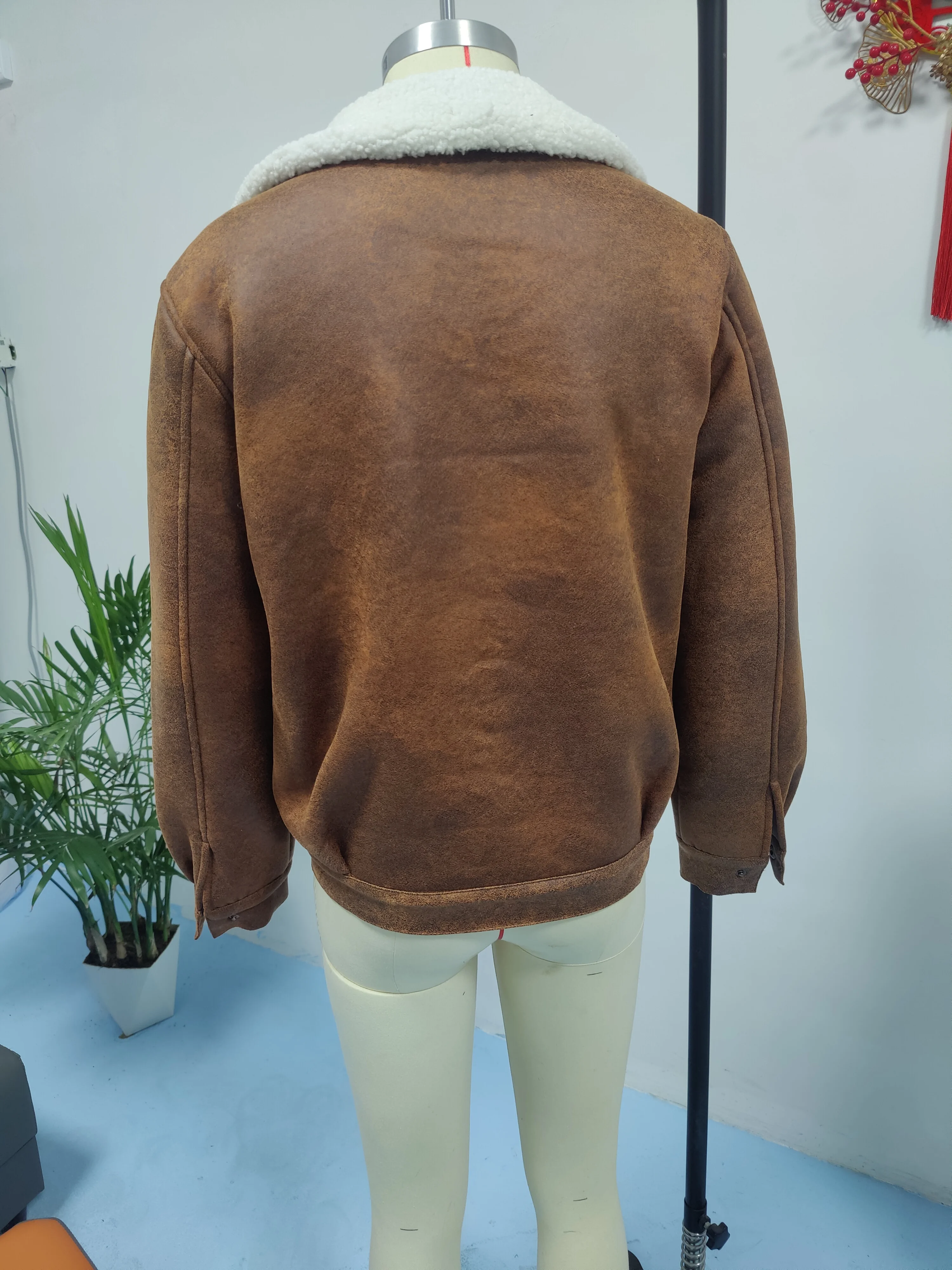 سترة شتوية للرجال بياقة مدببة، معطف سميك من الجلد الصناعي المقاوم للرياح، ملابس خارجية كاجوال مبطنة بالصوف الدافئ #2