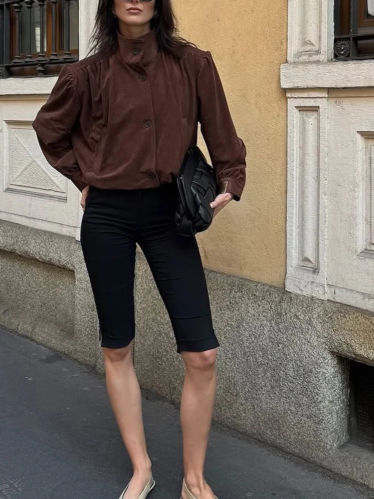 

Европейская и американская осенняя новая женская повседневная темпераментная простая плиссированная куртка из искусственной замши с длинными рукавами и воротником-стойкой