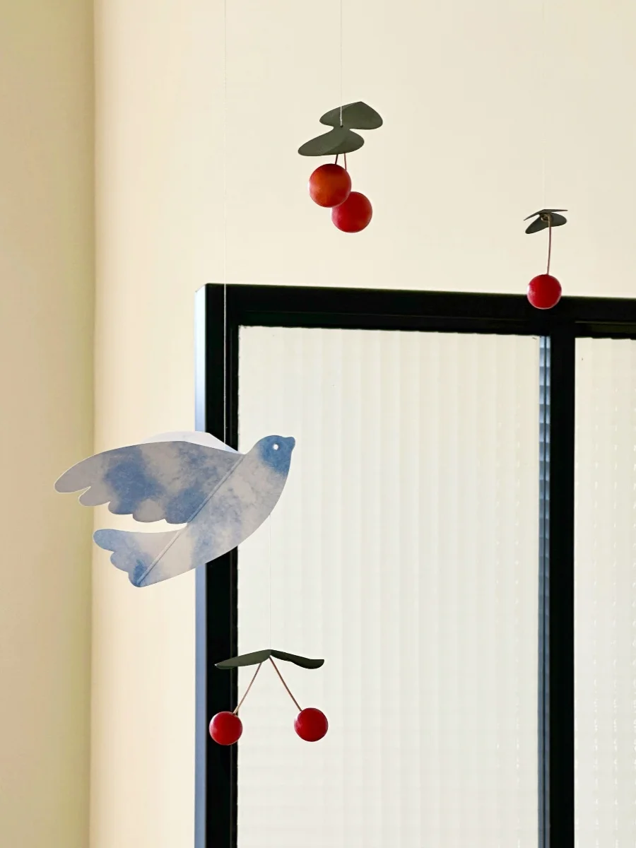 

MOMO Peace Dove Cherry Bird Balance Wind Chime Danish Hanging Pendant Children's Room Hangings