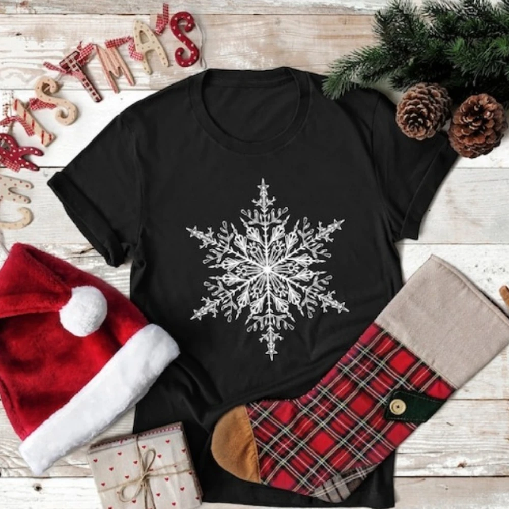 

Distressed Snowflake Christmas Shirt Winter Tees Hipster Short Sleeve High Quality Cotton Tops Novelty Trending Clothes