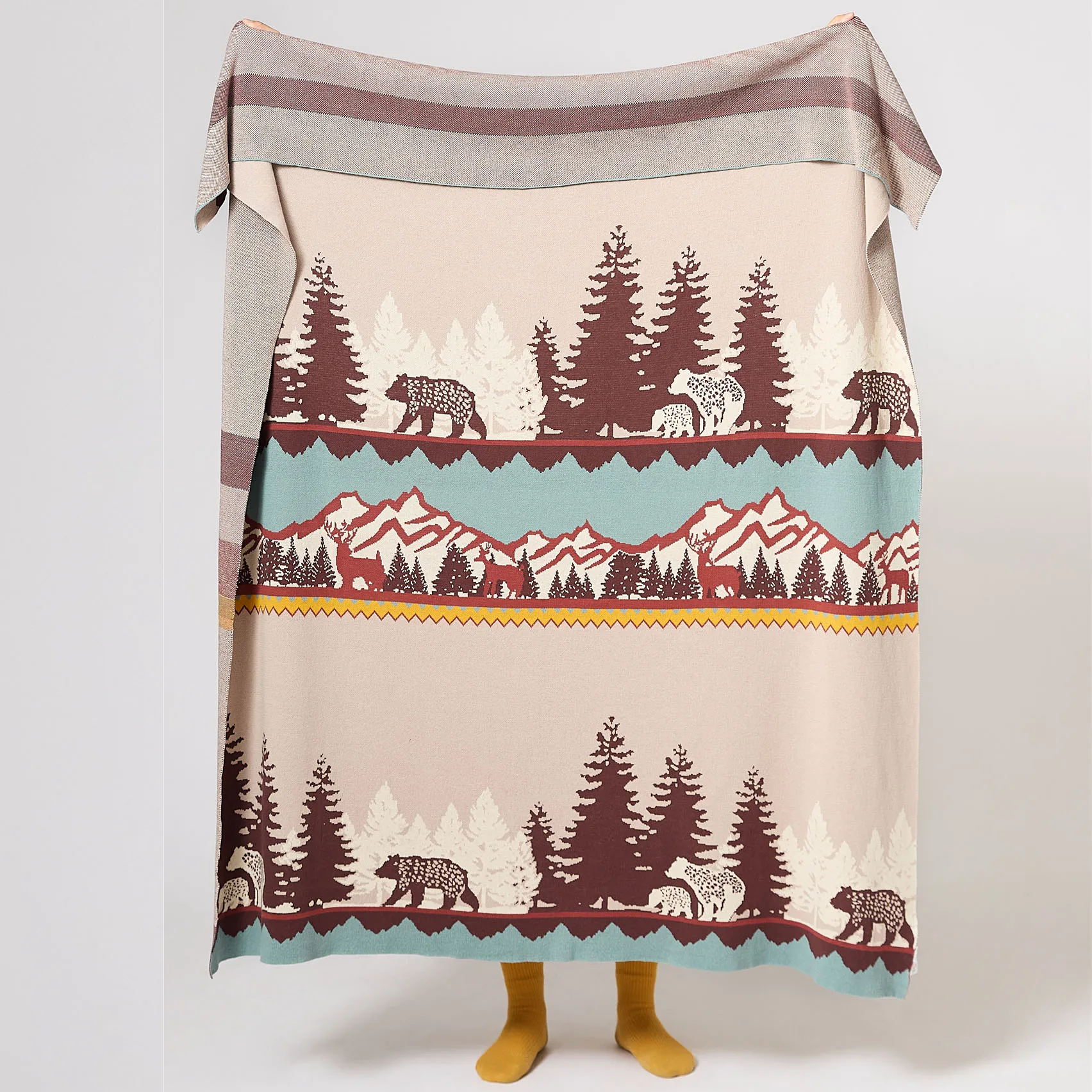 REGINA Natural Protection Design Blankets Bear Elk Walk through Spring Summer Autumn Winter In Mount Forest Cotton Soft Blanket