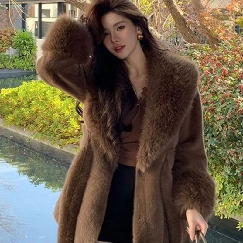 The new mid-length fur coat is a stylish all-in-one