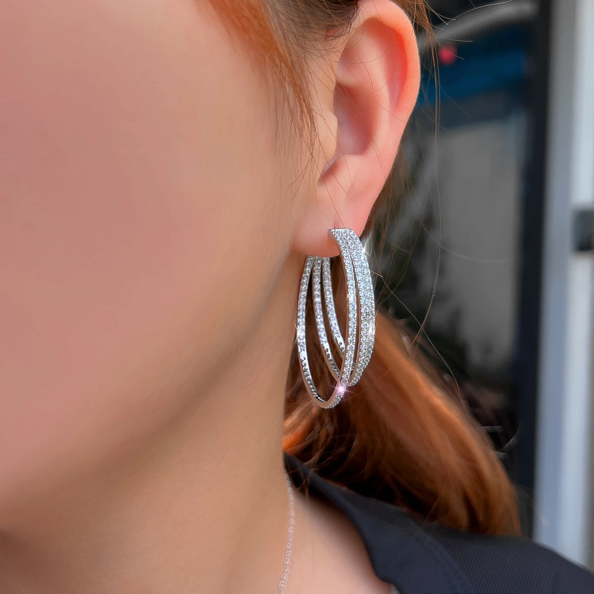 CWWZircons 3 Kreise Bling Zirkon Pavé Luxus Gelbgoldfarbene Große Runde Geometrische Dreifach-Creolen für Damen Großhandel E0302 – Detail 10