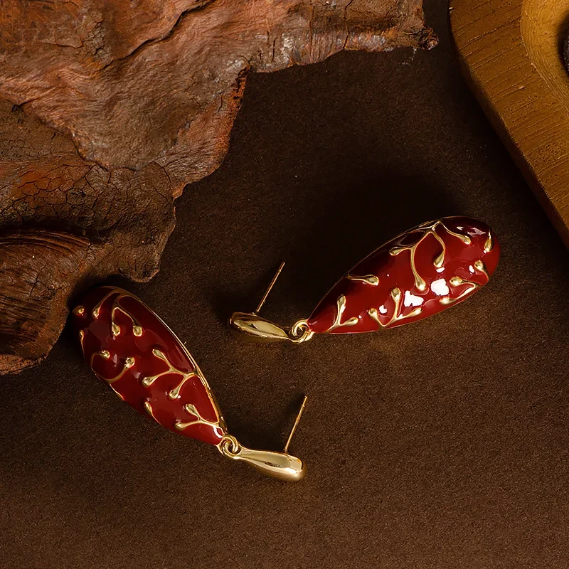 

New leaves dripping oil and water dripping fashion temperament exaggerated high-end stud earrings