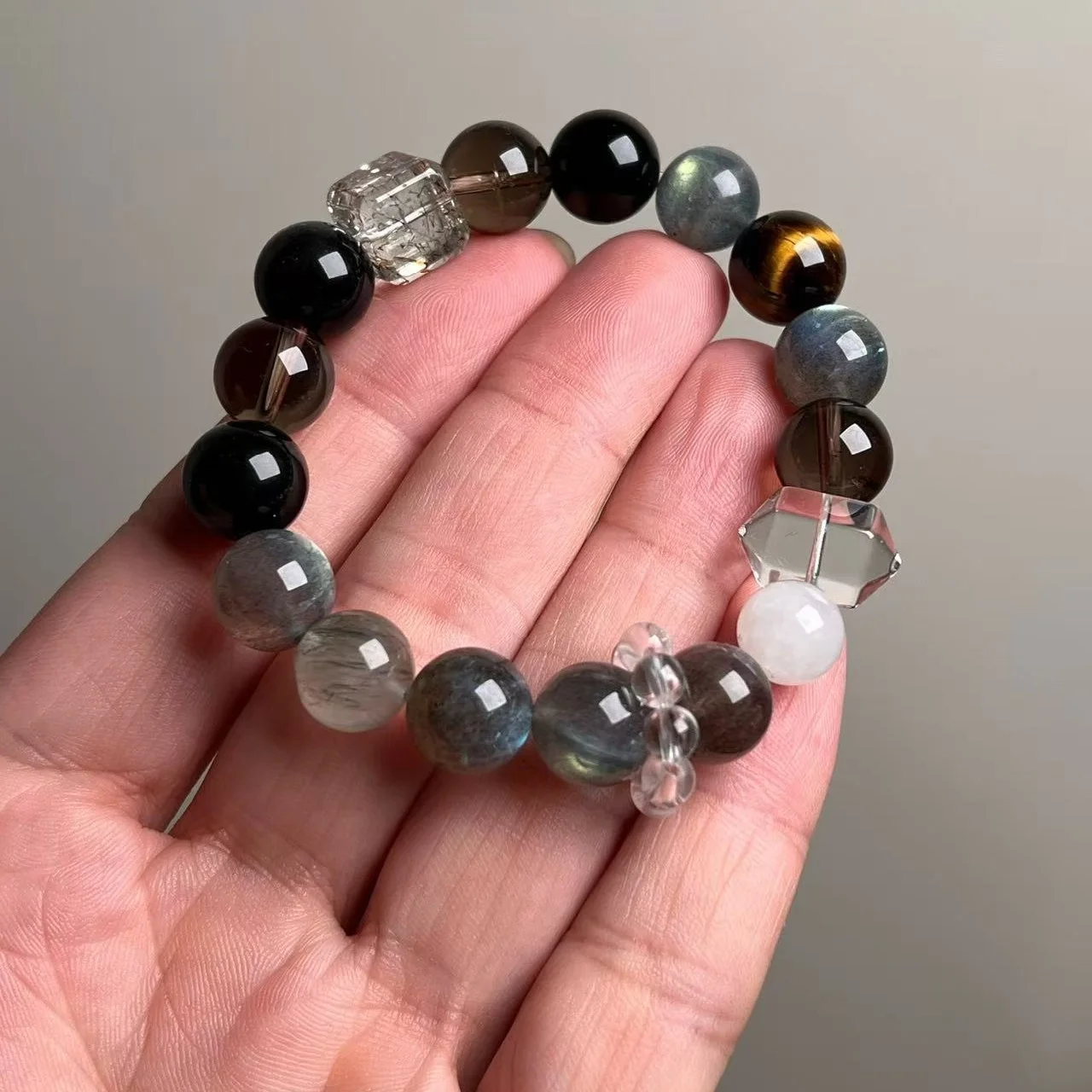 

Natural Crystal Bracelet, Tiger's Eye Stone, White Crystal, Tea Crystal Light Luxury Fashion Men's Bracelet, Original Design