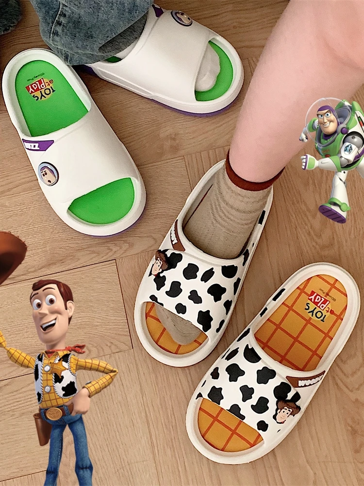 Toy Story szeryf Woody Buzz astral kapcie mężczyźni kobiety dezodorant na zewnątrz zabawa dopasowane kolory pary w lecie śliczne kapcie