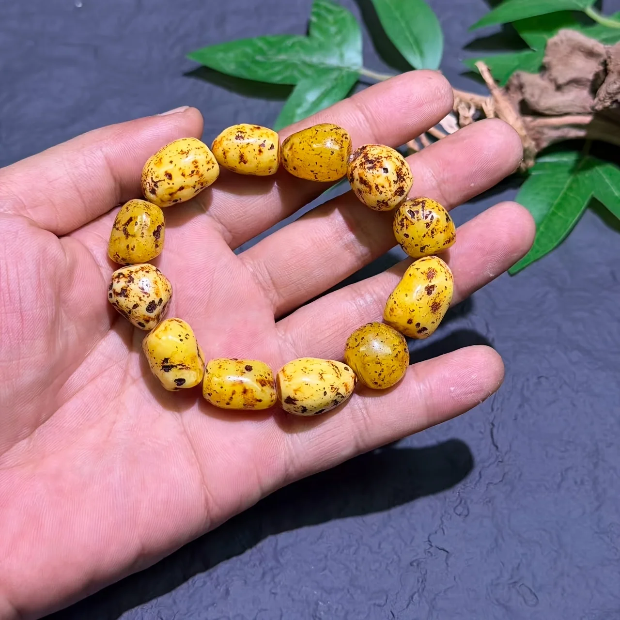 Amber beeswax rough stone random bracelet men's and women's bracelets