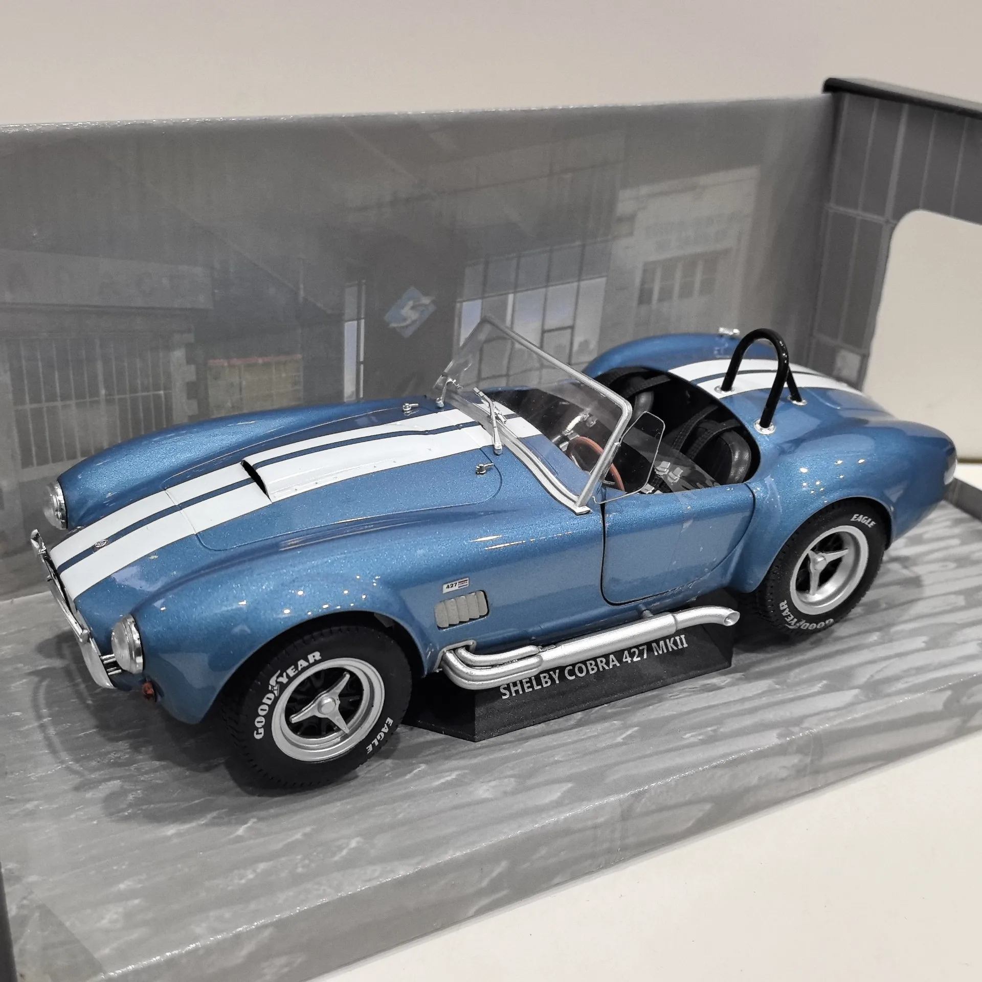 

Diecast SOLIDO 1/18 Scale SHELBY AC COBRA 427 MKII 1965 Shelby Car Alloy car Model Collectible Toy Gift Souvenir Display