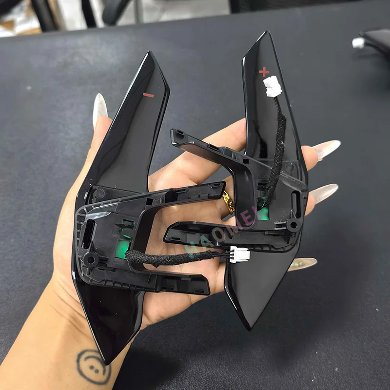 Picture 3: Upgraded large paddle shifters for car steering wheel, available in black with multiple color options for VW Golf 7/7.5 GTI/R