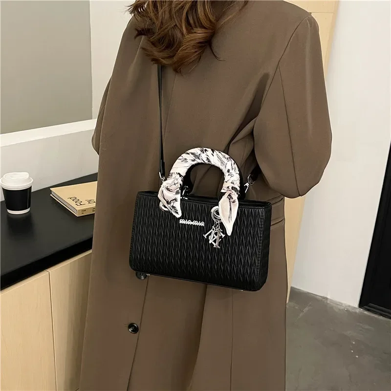 ダイアナ妃風バッグ - 高級PU＆シルクスカーフショルダーバッグ、女性向けハイエンドニッチクロスボディバッグ、エレガント＆ポータブル