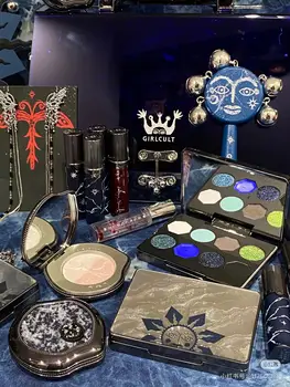 Dárková krabička Girlcult, sada na líčení All in Magic, oční stíny, glazura na rty, rtěnka, tvářenka, rozjasňovač. 10 nejlepší prodej kompletní profesionální sada na líčení - №7