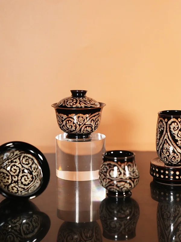 

Набор керамических чаш Iman Tea Life Cultural с крышками, расписанные вручную, с узором «Точка-жучок»