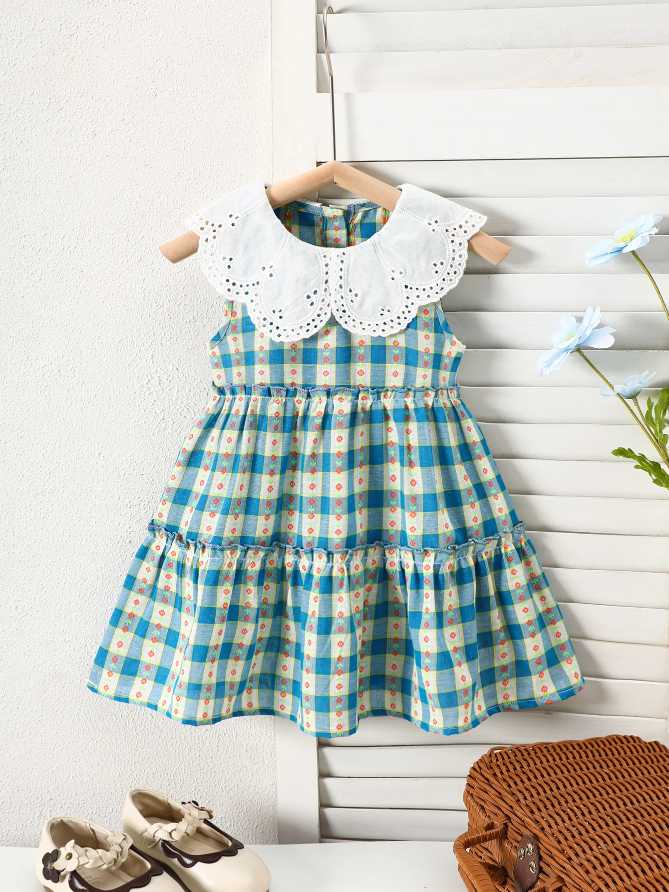Mädchenkleid in Blau mit Karomuster, Ärmellos, Neuer Sommerstil mit Großer Spitzenkragen-Verzierung, Frisches und Süßes Prinzessinnenkleid für Kinder