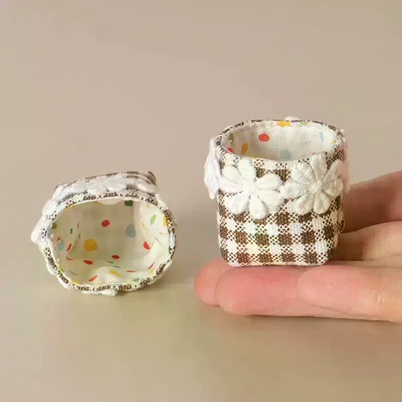 

Миниатюрная тканевая корзина для хранения для кукольного домика 1/12, модель мебели для кукольного домика, украшение для домика для кукол, декор для домашней сцены, игрушки для ролевых игр