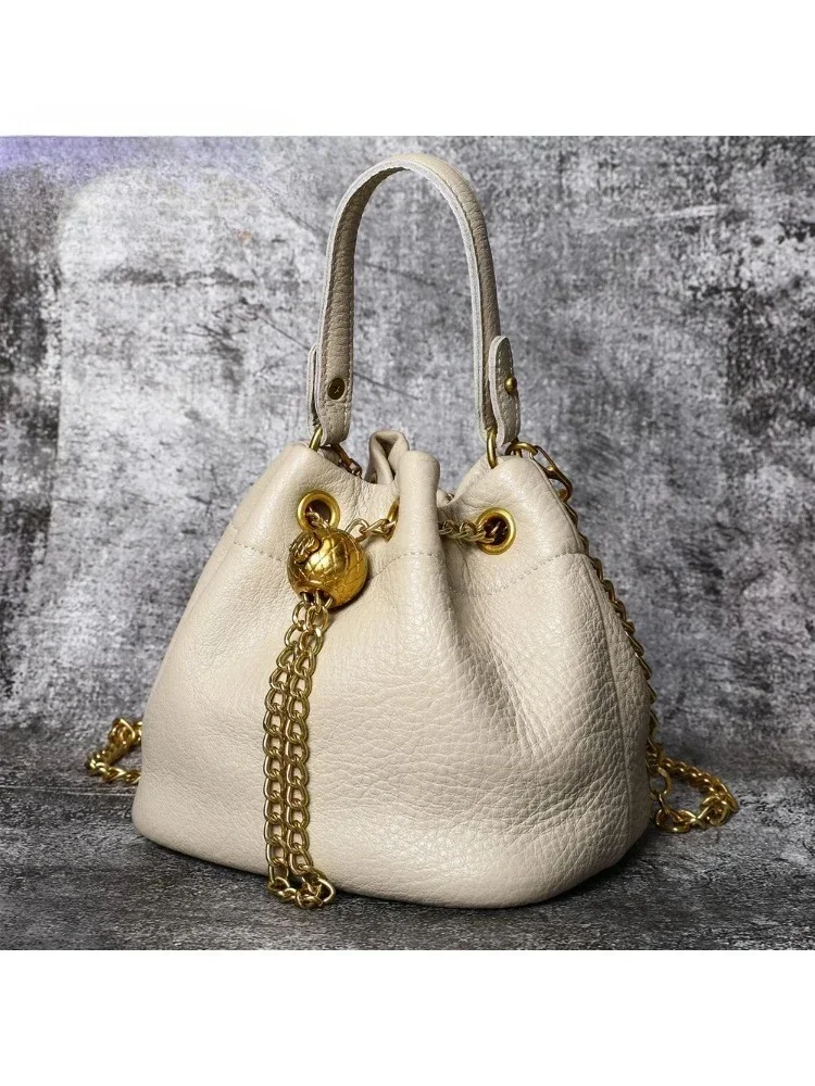 

New Genuine Leather Retro-Style Versatile Compact Handbag Women's Fashion Accessory for Everyday Use