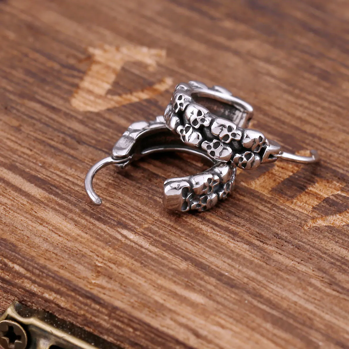 

Gothic Fashion Skull Earrings For Men Hip Hop Rock Biker Accessories Punk Boys Vintage Stainless Steel Skeleton Cool Jewelry
