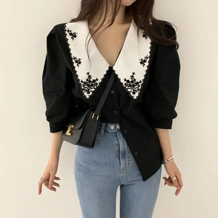 

Retro Design Embroidered Large Lapel Top Contrasting Color Court Style Loose Short-sleeved Shirt Women