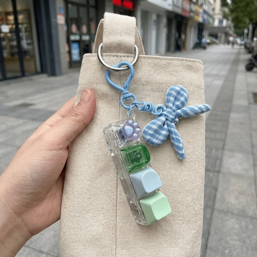 Clicking Keyboard Colorful 4-Button Keyboard Keychain Creative Portable Luminous Keychain Clickable Fingertip Clicker Gift