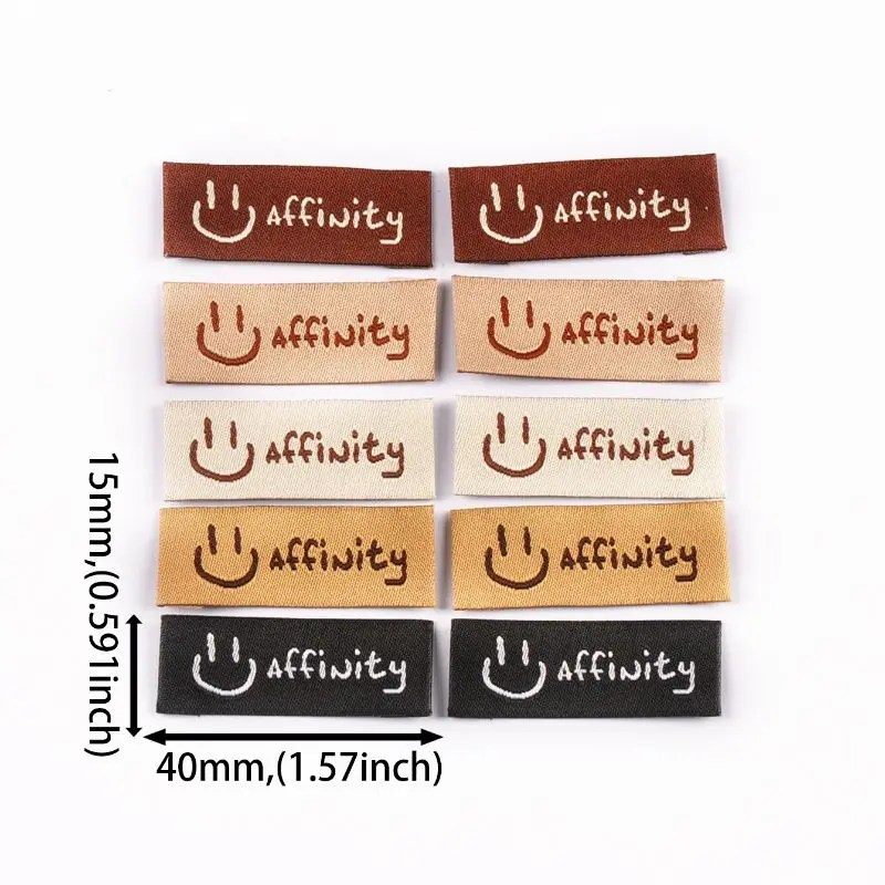 50 قطعة 15 × 40 مللي متر الملونة الوجه المبتسم الوجه نمط التطريز التسمية الاوفرلوك DIY بها بنفسك الملابس الاكسسوارات اليدوية دون اللثة cp3877