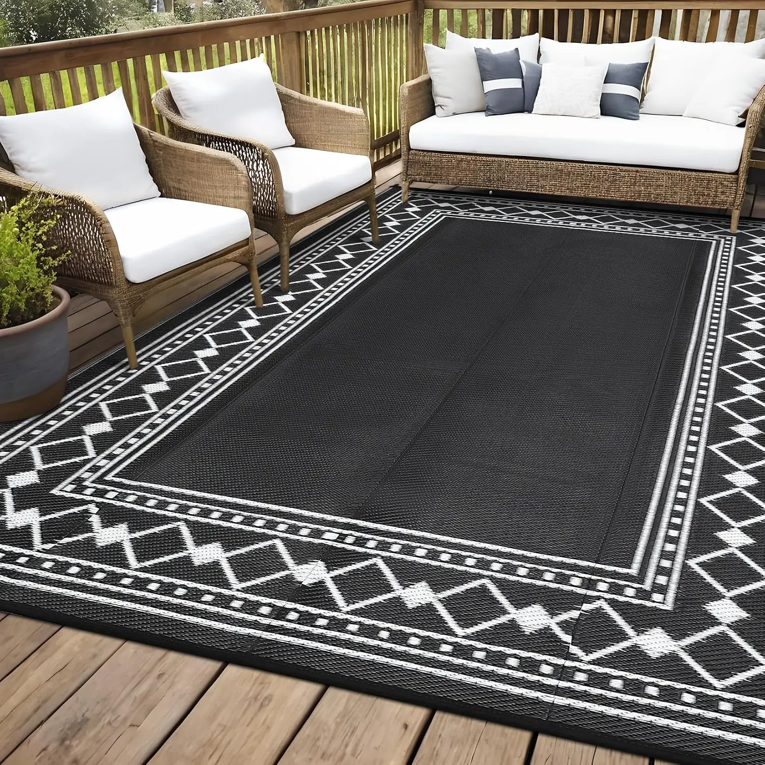 8x10 Waterproof Outdoor Patio Rug – Foldable Reversible Plastic Straw Area Mat for Camper Decor, RV, Deck, Porch, Picnic, Beach, Balcony (Black/White)