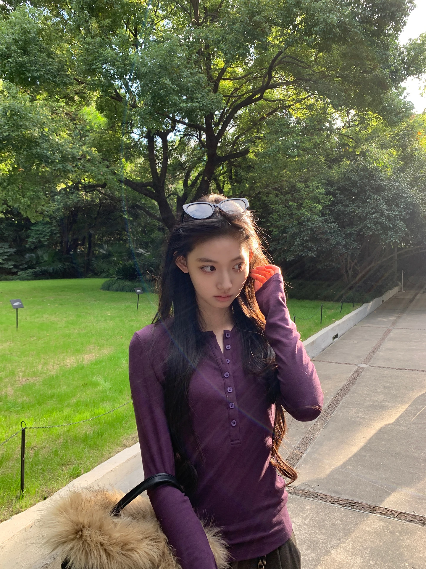 قميص داخلي نسائي بأكمام طويلة وقصة ضيقة، تي شيرت أرجواني جميل بالأسلوب الأمريكي للخريف والشتاء، تصميم G