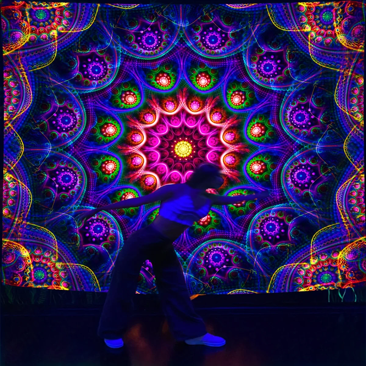 VIKAMA Lebhafter Mandala-Wandteppich mit geometrischen Mustern und leistungsstarkem, visuellem Aufprall, Bettkopfdekoration, Raumakzent