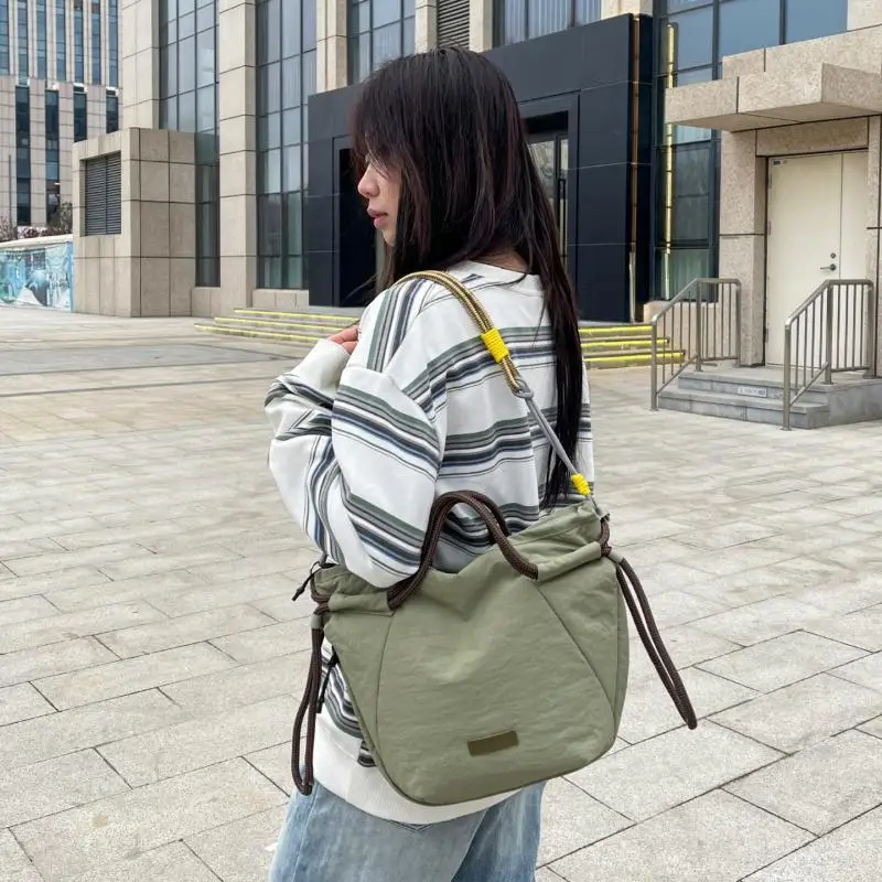 Fashion Korean Lightweight Green Nylon Tote Crossbody Strap Large Capacity Portable Mailman Bag Shoulder Bag For Shopping Travel
