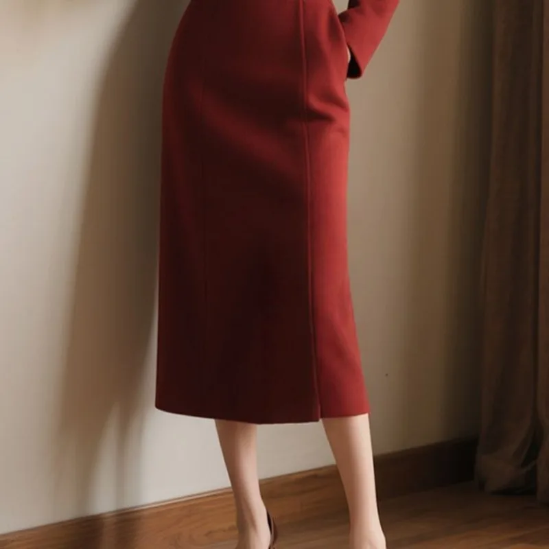 Design Sense French Age Reducing Mid Length Dress for Autumn and Winter 2025 New Collection Waist Cinching Slimming Red Color WF