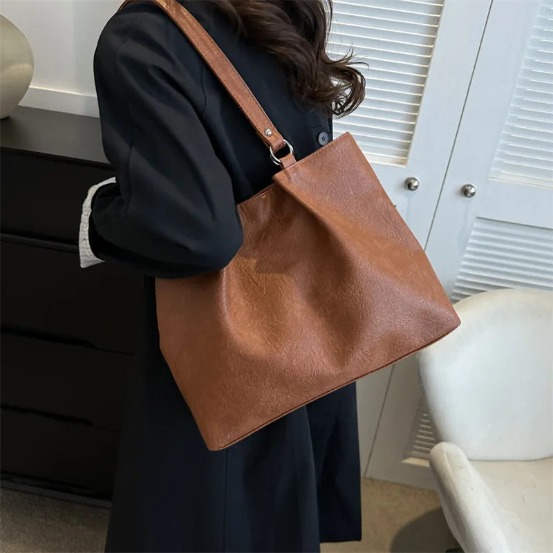 

This Year's Popular Fashion Single Handbag women Women New Versatile Ins Commuting Crossbody bag Tote Bag Classic Retro