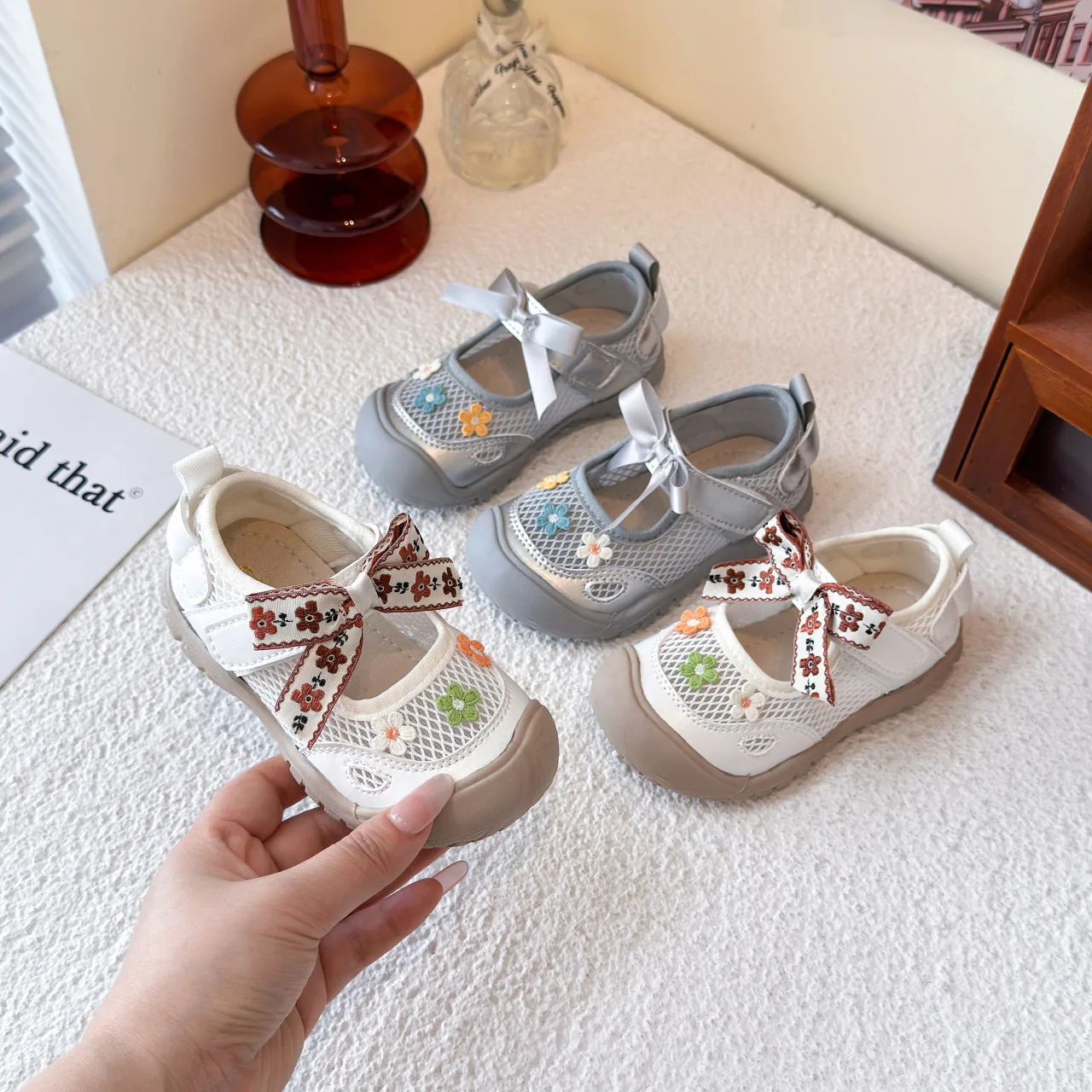 

Туфли принцессы для девочек, детская повседневная обувь с милой вышивкой и цветами, новинка 2025, модная обувь для девочек, дышащая сетка с закрытым носком