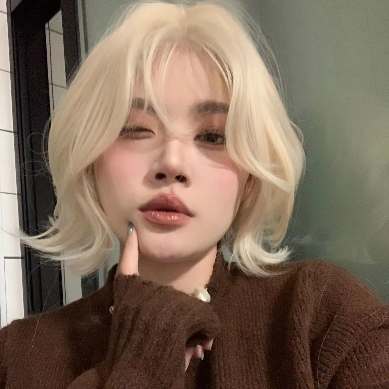 

Platinum wig, women's short hair, full head cover, women's Korean girl group personality, medium points, warped eversion, short