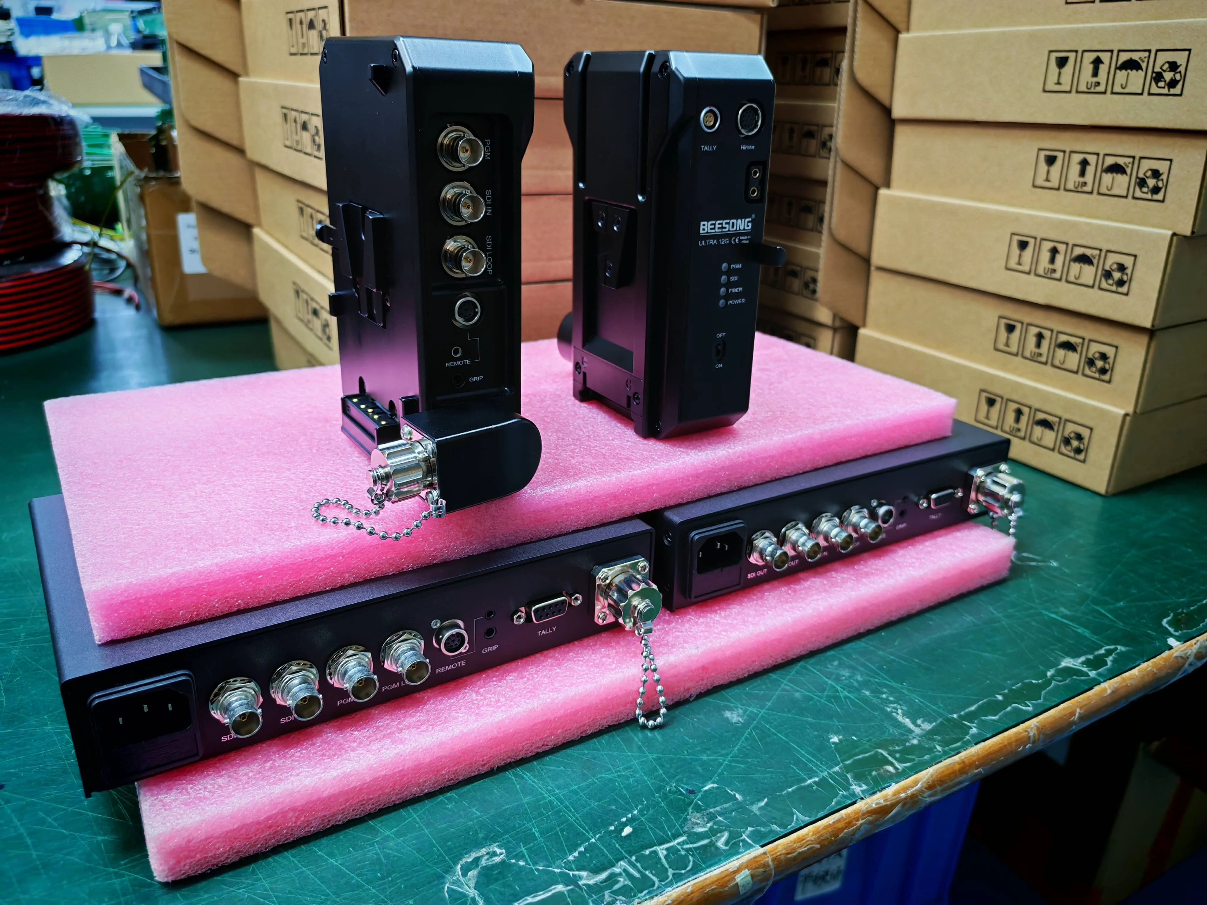

Оптический конвертер BEESONG 12G SDI для камеры с пультом ДУ и индикатором Tally Light