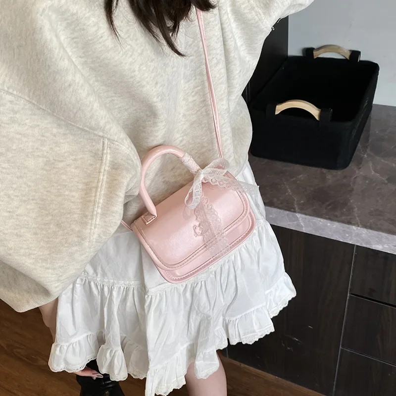 

2025 Новинка! Женская маленькая квадратная сумка через плечо через плечо. Милый милый дизайн с бантиком, привлекательные контрастные цвета и соответствующие цвета