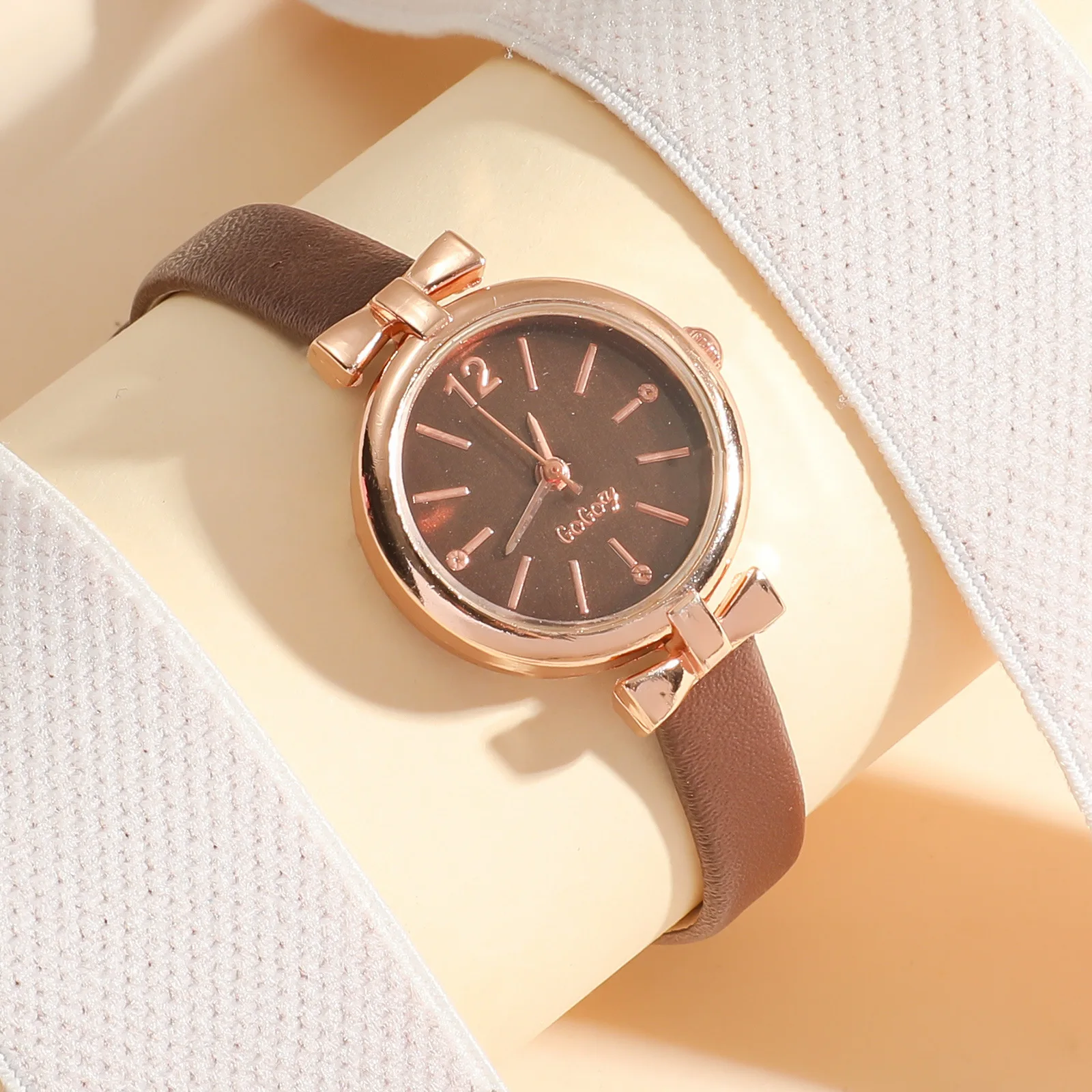 

Girls' new minimalist temperament retro belt high-end quartz watch