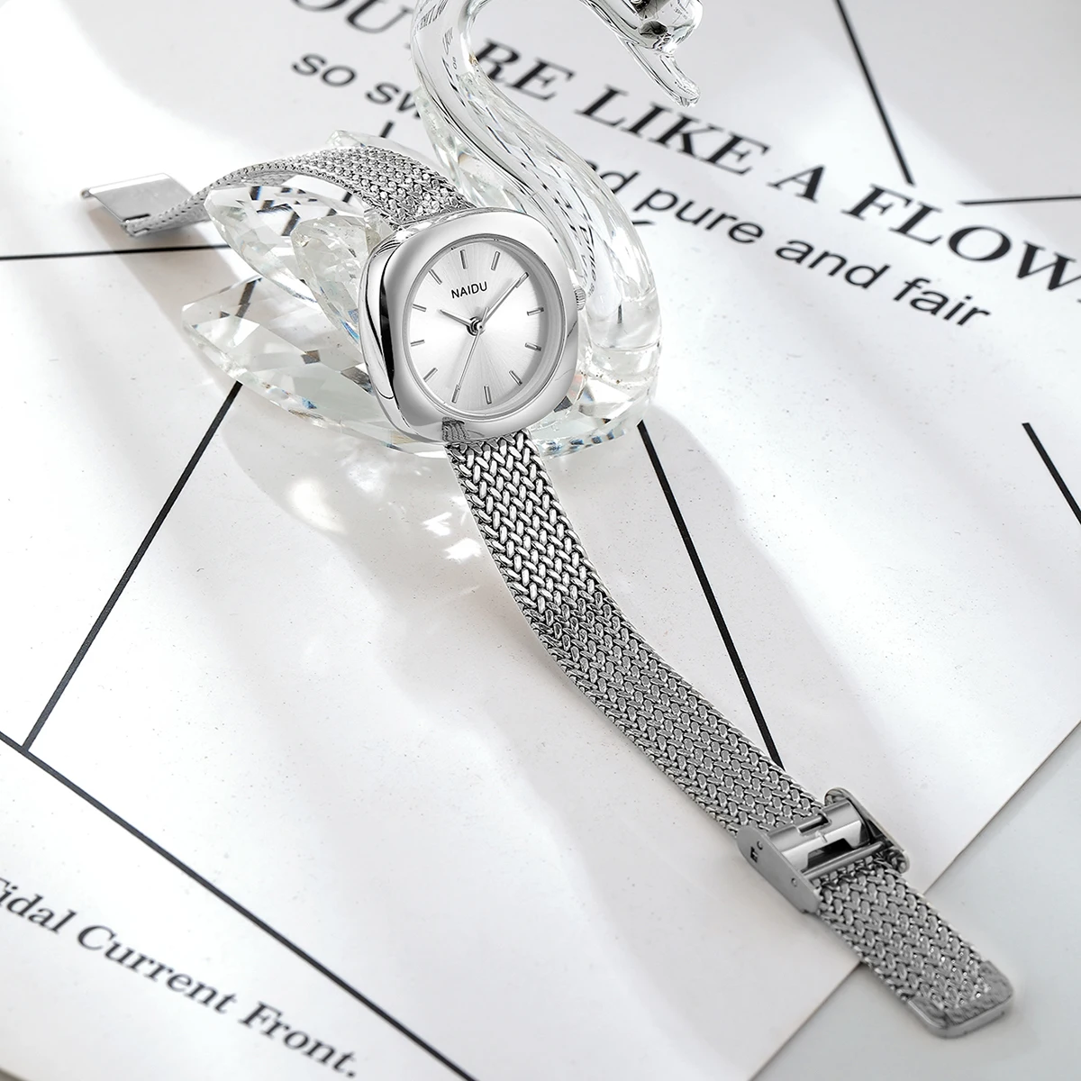 ساعة كاجوال ومتعددة الاستخدامات وبسيطة منسوجة بحزام شبكي من الفولاذ المقاوم للصدأ كوارتز