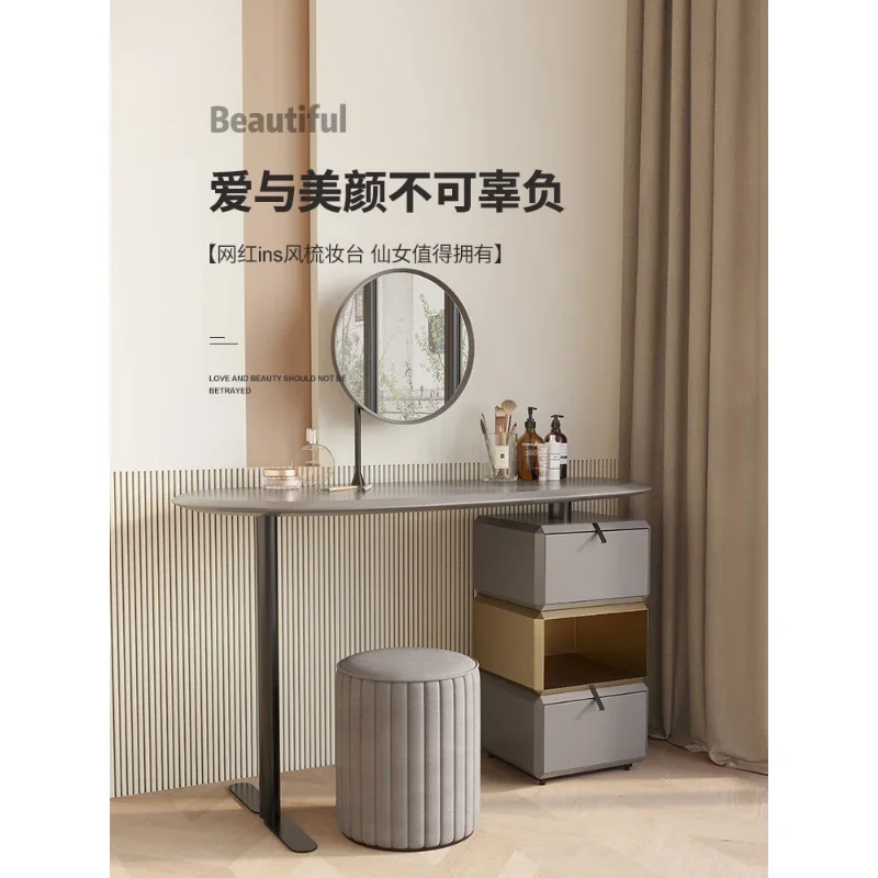 The product can be customized.Italian solid wood dressing table