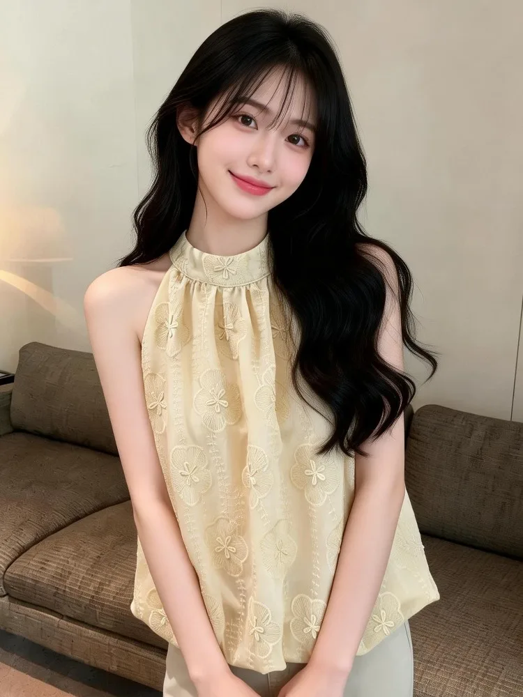 

Elegant Short Crop Top Women's Loose Neck Design Sensation Flower Bud Embellished Summer Fashion Casual Luxury Style Vest