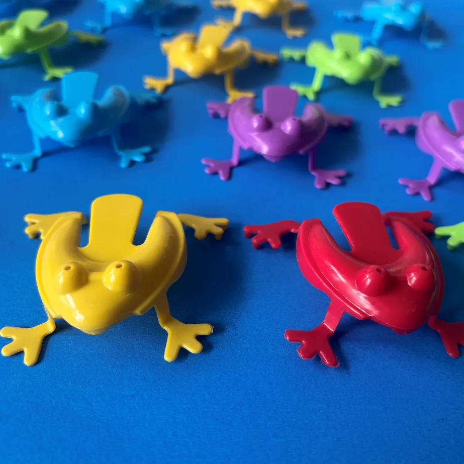 20 pcs Bouncing Frog Toys for Kids Assorted Novelty Stress Relief Items Ideal Children's Birthday Gifts and Party Favors
