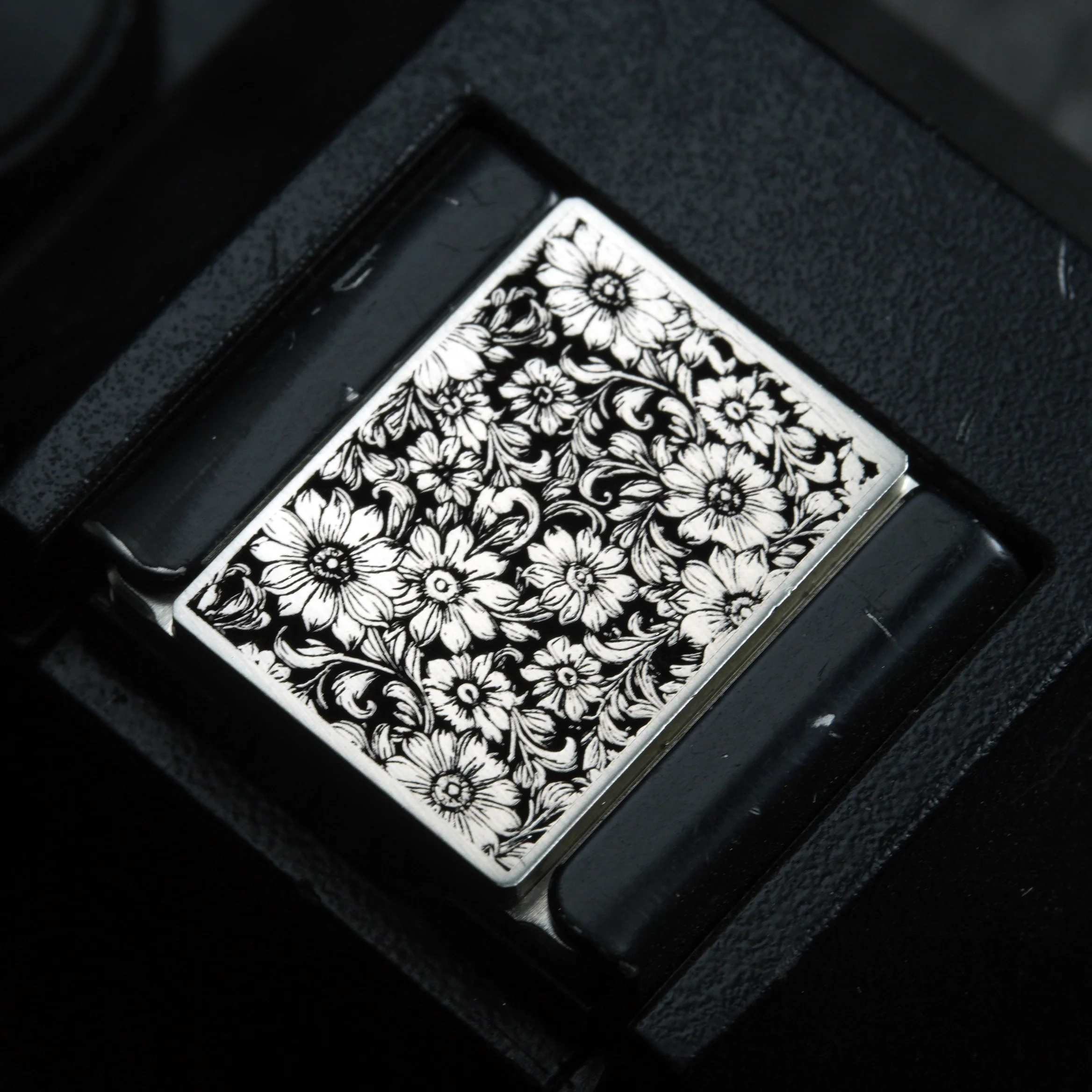 

Sunflower Camera Metal Hot Shoe Cover for Sony A7C2 A6400 A6700 Canon R50V Fujifilm XM5 XT5 X100VI X100V Nikon ZF Z52 Lumix S9