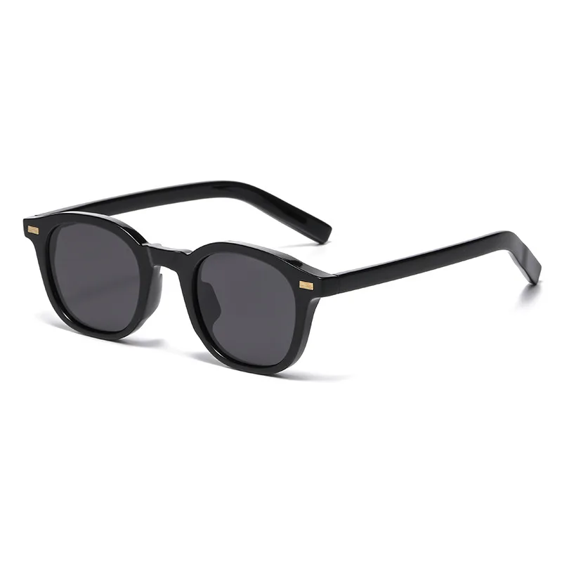 

KLASSNUM Square Shape Fashion Sun Glasses Woman Men Classic Rivet Thick Resin Eyewear Minimalist Street Fashion Sunnies UV400