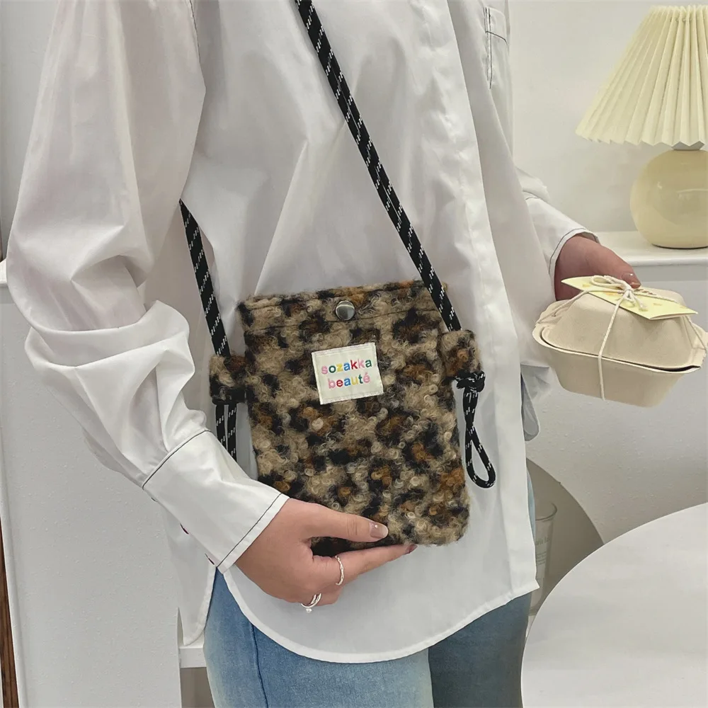 Neue Plüsch-Punkt-Umhängetaschen für Damen, niedliche rosa Umhängetasche, Handtasche, Geldbörsen, tragbare Handytasche – Detail 25